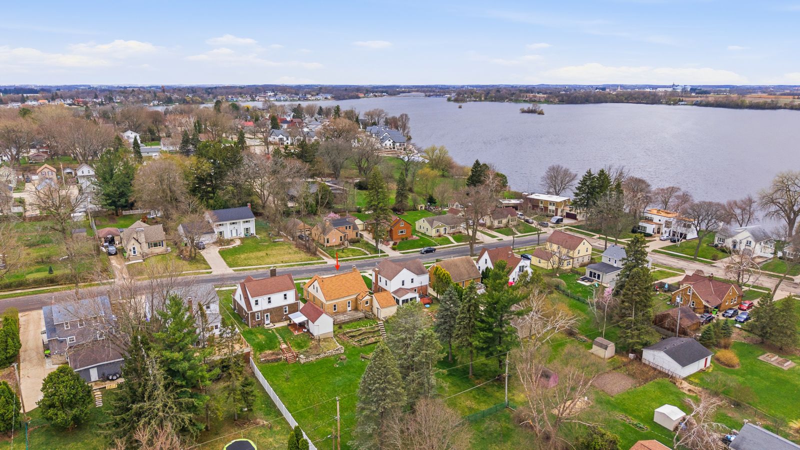 Aerial view of a Beaver Dam neighbourhood on Beaver Dam Lake.